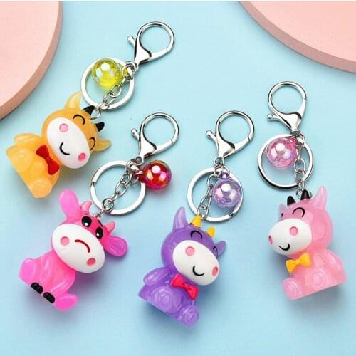 New Creative Fashion Popular Cartoon Glitter Resin Small Cow Keychain Car Key Chains Couple Gift Charm Jewelry Key Ring