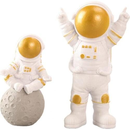 4Pcs Spaceman Model Vivid Posture Collectible Lightweight Spaceship Astronaut Figures Model for Photo Props