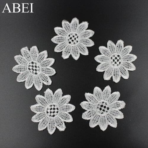 5.2cm 10pcs Embroidered White Flower Lace Appliques Dress Hometexile Decorative Fabric Patches Sew Patchwork DIY Wedding Craft
