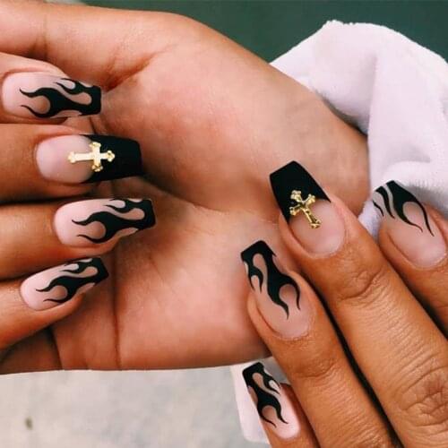 24pcs/set Punk Black Fire Pattern Fake Nails Short Finished Gold Crossing Full Cover Nail Art Tips with Glue Ballet False Nails