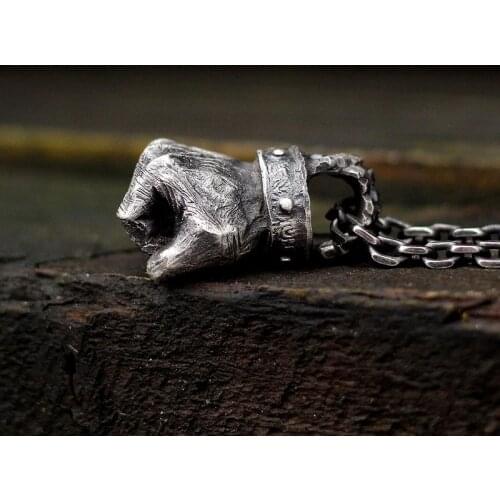 Gothic Angry Fist Necklace Pendant Mens Retro Personality Power Fist Pendant Motorcycle Party Necklace Hip Hop Jewelry Gift