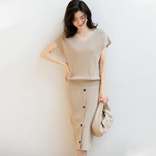 Suits Women Two Pieces Set Viscose Blended Knitted Solid V Neck Short Sleeve Single-Breasted Skirts 4 Colors New Fashion Style