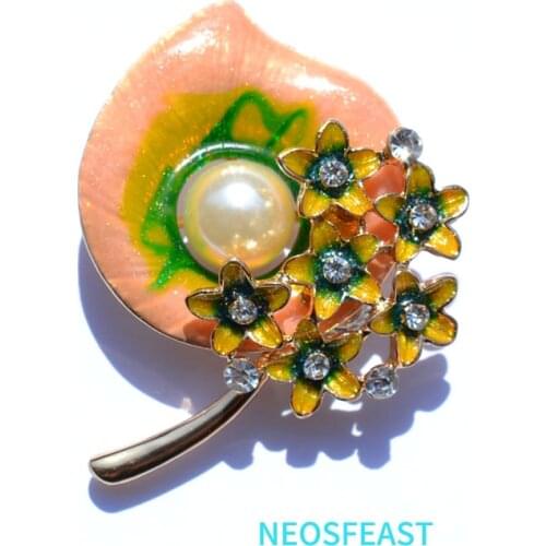Elegant Rhinestone Flower Enameled Brooches for Women Multi Color Delicate Pearl Pin Girls' Garments Party Gifts Fashion Jewelry