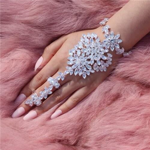 New Exquisite Flower Sexy Charm Womens Casual Dance Bracelet Ring Set Luxury Shining Zircon Crystal Jewelry Wholesale Retail