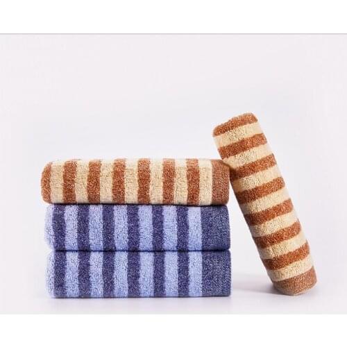 The cotton strip bath towel is suitable for adults. It is durable, soft, comfortable and absorbent Can be washed by machine