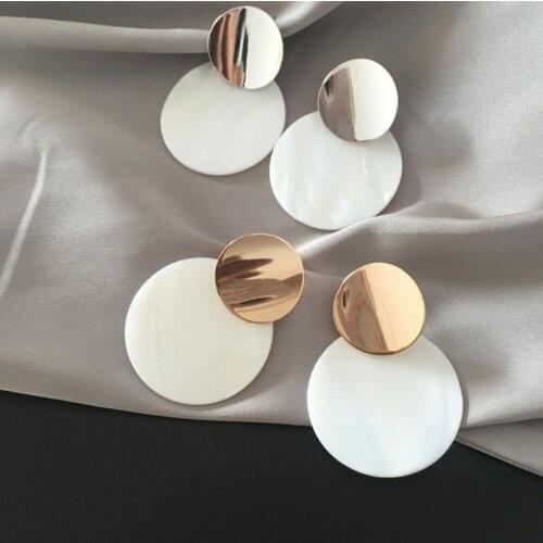 2021 New Round Metal Piece and Natural Shell Double Layer Beautiful Ladies Pendant Holiday Jewelry Earrings