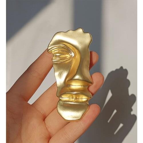 Half Human Face Portrait brooch Exaggeration Abstract Metal Clothing brooch Accessories For Women Girl Party Jewelry Gift