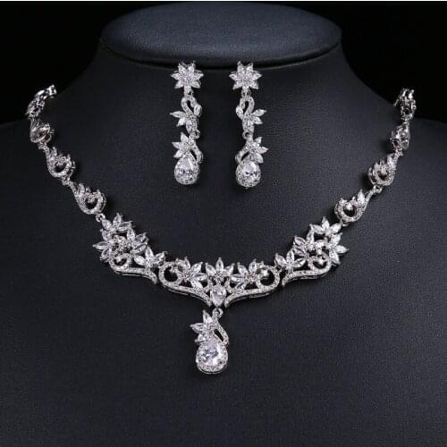 Emmaya New Design Zircon Women Cubic Charming Pendant Necklaces Accessories Sets Dainty Decoration For girls In Party