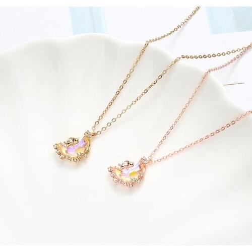 2021 Niche Design Simple Illusion Moon Curved Shiny Pendant Necklace Fresh Trend Clavicle Chain Jewelry