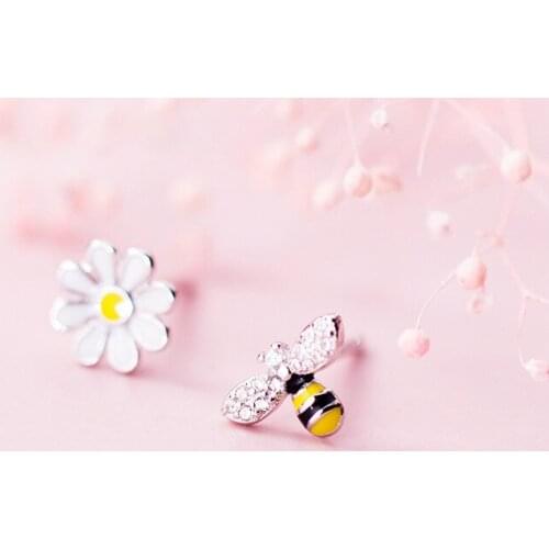 MloveAcc 100% 925 Sterling Silver Asymmetry Bee Flower Stud Earrings for Women Lovely Cubic Zirconia Lady Fashion Jewellery