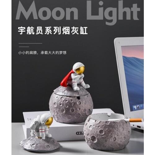 Nordic Cute Astronaut Ashtray Creative with Cover Prevent Fly Ash Personality Trendy Living Room Decoration