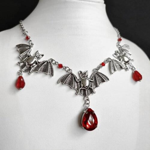 1pc New Halloween Vampire Bat Necklace with Bloody Red Crystals Ladies Gothic Punk Vampire Necklace Jewelry