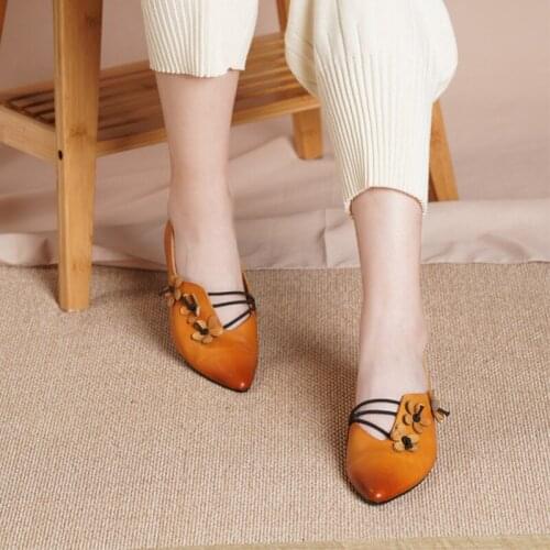 Leather low-heeled shoes for women back to ancient 2021 spring/summer new womens shoes pointed fashion low single shoes