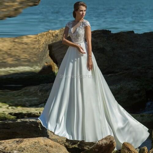 A Line Short Sleeves Wedding Dresses 2021 O Neck Lace Appliques Vestido De Noiva Button Illusion Court Train Bridal Wedding Gown