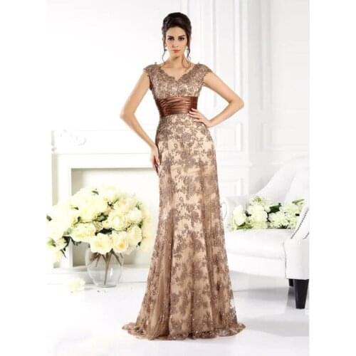 2021 Glamorous Champagne Lace Mermaid Cap Sleeves Mother of the Bride Dresses V Neckline Beaded Wedding Party Gowns Back Out