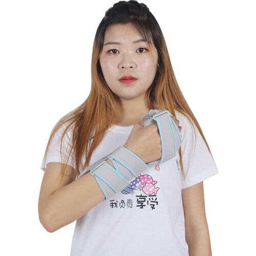 Wrist brace for scaphoid fracture with multifunctional wrist brace for postoperative wrist fixation