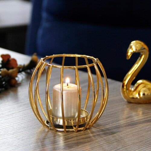 Hollow Golden Metal Candle Holder Christmas Decoration Candle Holder Luxury Metal Candlestick Christmas Dining Table Ornaments