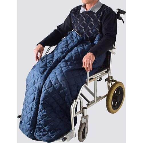 Wheelchair thermal blanket The old man kept his legs warm against the cold Keep warm from the waist down