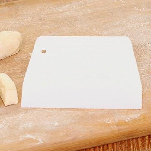 1Pcs Kitchen Supplies PP Trapezoid Butter Knife Dough Scraper Bread Pizza Fondant Tools Multiduty White Pastry Cutters