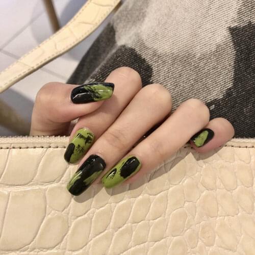 24pcs fake nails with designs Fang circular Art graffiti Black green artificial nails with glue square press on nails