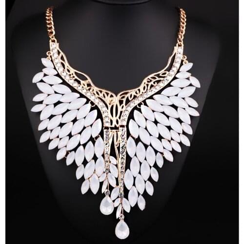 Retro Style Black Gun Plated Alloy Choker Necklace for Women Luxury Feather Crystal Glass Necklace Pendant