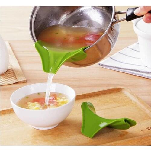 Portable Silicone Liquid Funnel Anti-spill Slip On Pour Soup Spout Funnel for Pots Pans and Bowls and Jars Kitchen Tool SN3736
