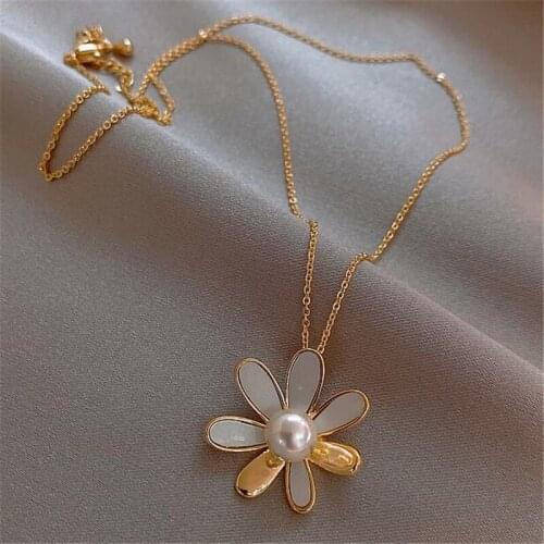 Korean Style Little Daisy Pearl Clavicle Chain Necklace Elegant Female Gold Pendant Necklace Fashion Womens Jewelry