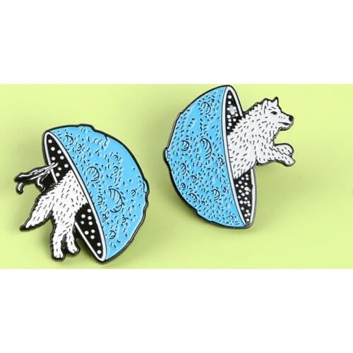 Wolf Crossing Space Pins Space-time Ball Wormhole Jump White Fox Brooches Badges Animal Lapel Pins Gift for Friends