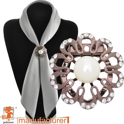 2018 New Arrival Fashion shiny Rhinestone Flower Scarf Clips big pearl Shawl Pin Buckle Women Brooches