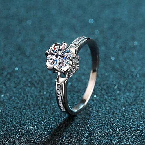 Silver 0.8 Carat Excellent Cut Diamond Test Passed Round Flower D Color High Clarity Moissanite Ring Women Silver 925 Jewelry