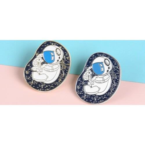 Astronaut baby pins color Cute Little cosmonaut enamel pins brooches Hatching in universe Lapel pin badge bag jewlry gift