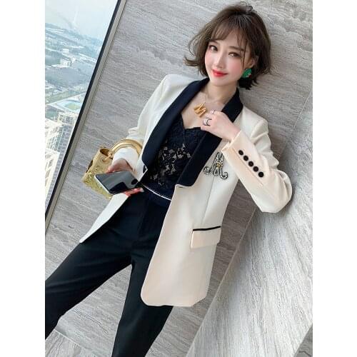 Contrasting color flanging V-neck diamond letter decoration fashionable and generous blazer womens 2020 autumn new