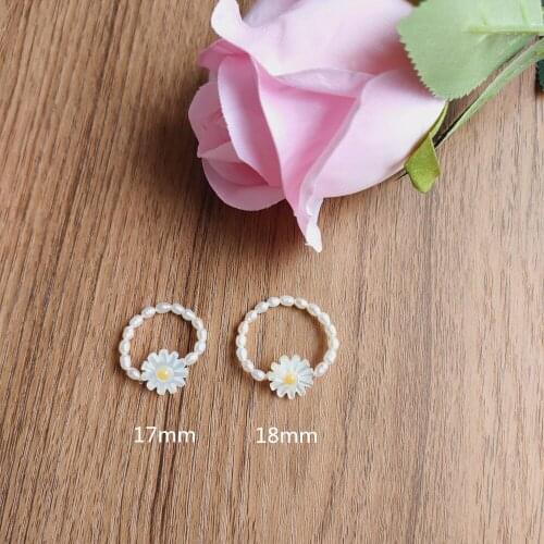 30pcs 2021 New! 12mm Beauty Natural daisy pearl Ring Spring Fresh Chrysanthemum mother Pearl shell Natural Pearl MOP Bead Rings