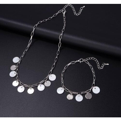 Charming girl Chokers On The Neck