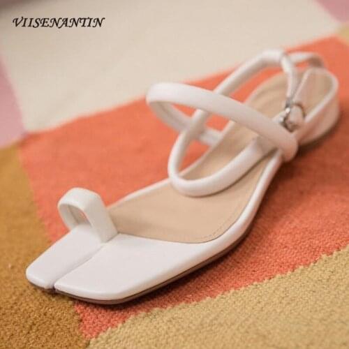 Summer New Style Flat Shoes with Leather Toe Square Toe Flat Heel with Buckle Fashion Casual and Comfortable White Sandals