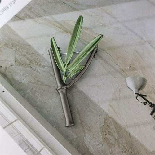 In Europe and the popularity of the lacquer that bake plant antique female pin shawl brooch buckle Vintg bamboo leaves