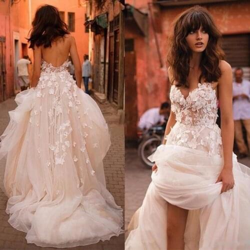 Custom Made Bohemian Wedding Dresses 3D Floral V-neck Tiered Skirt Backless Plus Size Elegant Garden Country Bridal Gowns