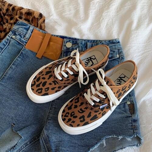 2021 new female spring Korean retro personality leopard print casual fashion trend canvas shoes