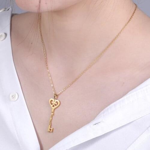 Cazador Fashion Custom Name Key Pendant Necklace Stainless Steel Personalized Chain On the Neck for Women Unique Gift Jewelry