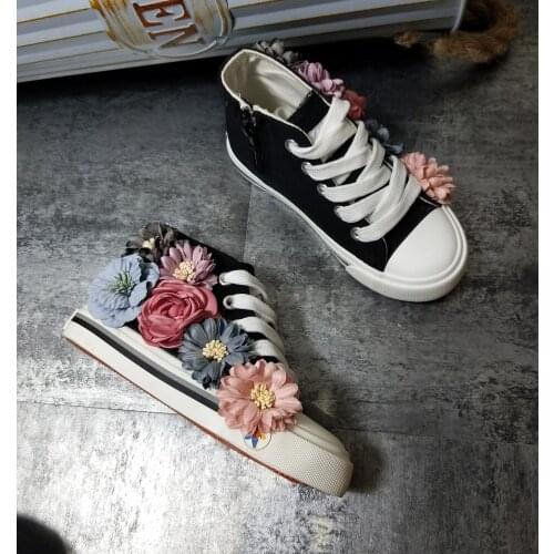Childrens shoes spring and autumn Korean version parent-child three-dimensional flower girl middle top canvas shoes sports