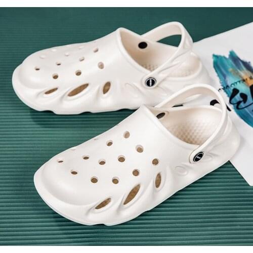 2021 Hot Sale Mens Casual Hole Shoes Fashion Beach Shoes Mens Garden Shoes Sandals and Slippers Clogs