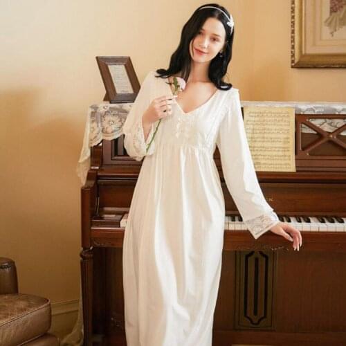 2021 New Long Nightgown And Bridal Gown White Embroidery Night Dress Cotton Womens Dress For Home Negligee Lace Phoentin FG306