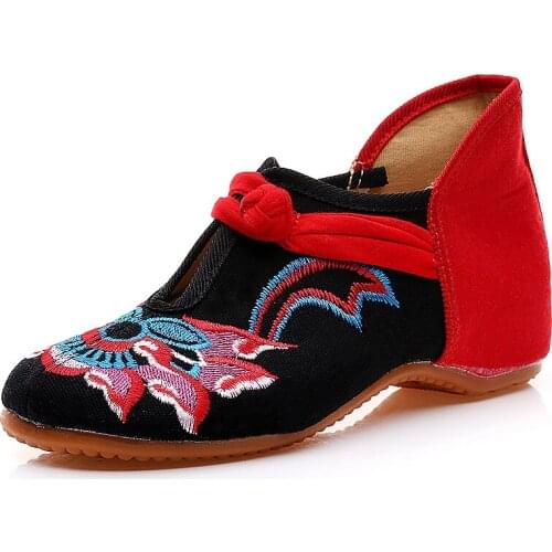 Retro Handmade Cotton Chinese Style Flats Ladies Old Peking Shoes Flower With Embroidered Soft Sole Breathable Cloth Sneakers