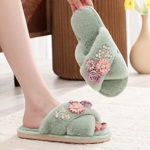 Women Fashion Warm Fluffy Slippers Cozy Faux Fur Indoor Floor Flat Flat Shoes DIY Flowers Cross Plush Female Flip Flops hh255