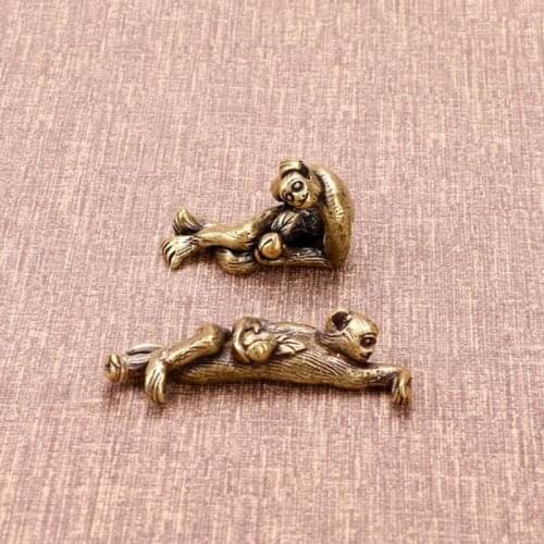 Vintage Pure Copper Monkey Feng Shui Decoration Desktop Ornament Crafts Holding Peach Zodiac Monkeys Figurines Lucky Home Decors