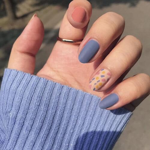 24PCS/box Fashionable Blue and Graffiti Pattern Wearable Fake Nails with glue Short oval Head Full Cover Finished Fingernails DL