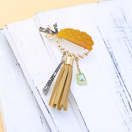 Trendy Fruit Pineapple Brooch Pins For Womens Clothing Accessories Yellow Imitation Leather Crystal Tassel Boutonniere