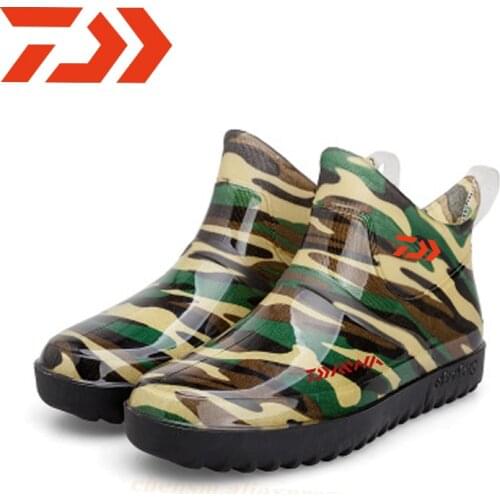 Daiwa 2020 Mens Waterproof Fishing Rain Boots Outdoor Mountaineering Rain Boots camouflage Color Fashion Dawa Fishing Shoes