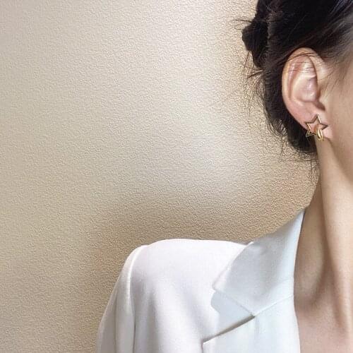 Origin Summer Temperament Gold Color Star Hollow Out Stud Earring for Women Textured Geometric Metal Earring Jewelry Pendientes