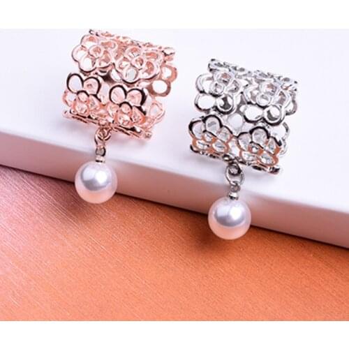 Fashion Hollow Rose Brooches Scarves Tube Scarf Buckle Pins Clip For Women Fashion Simulated Pearl Jewelry Accessories